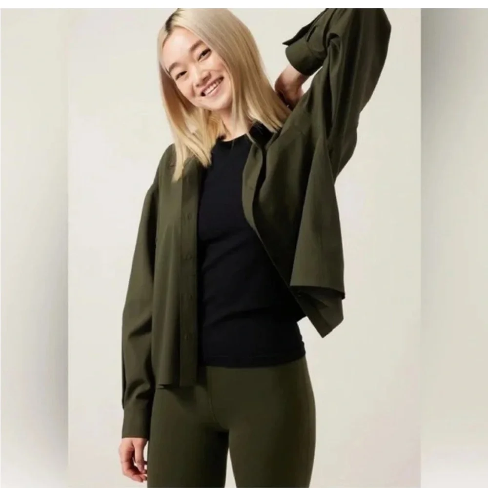 Athleta cropped Tech Top - Picture 3 of 8